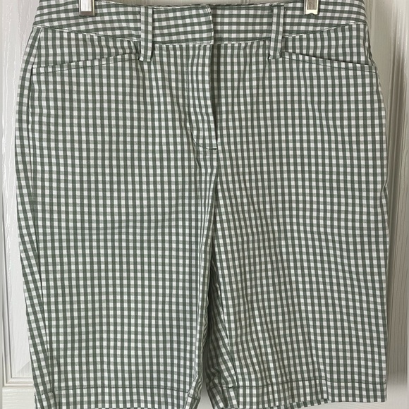 Land’s End women’s green/white gingham print shorts, size 2 - Picture 3 of 13